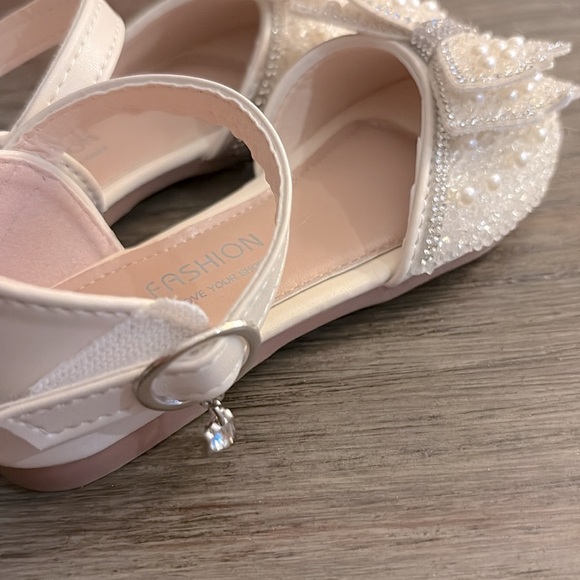 NIB [Shein] Pearl Rhinestone Princess Dressy Flats in Cream Girls EU 25 / US 8.5 - Picture 5 of 12